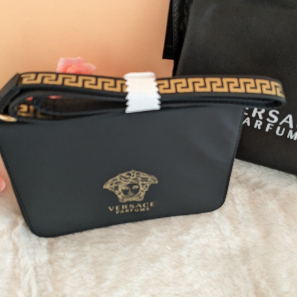 Versace - Picture 3 of 9